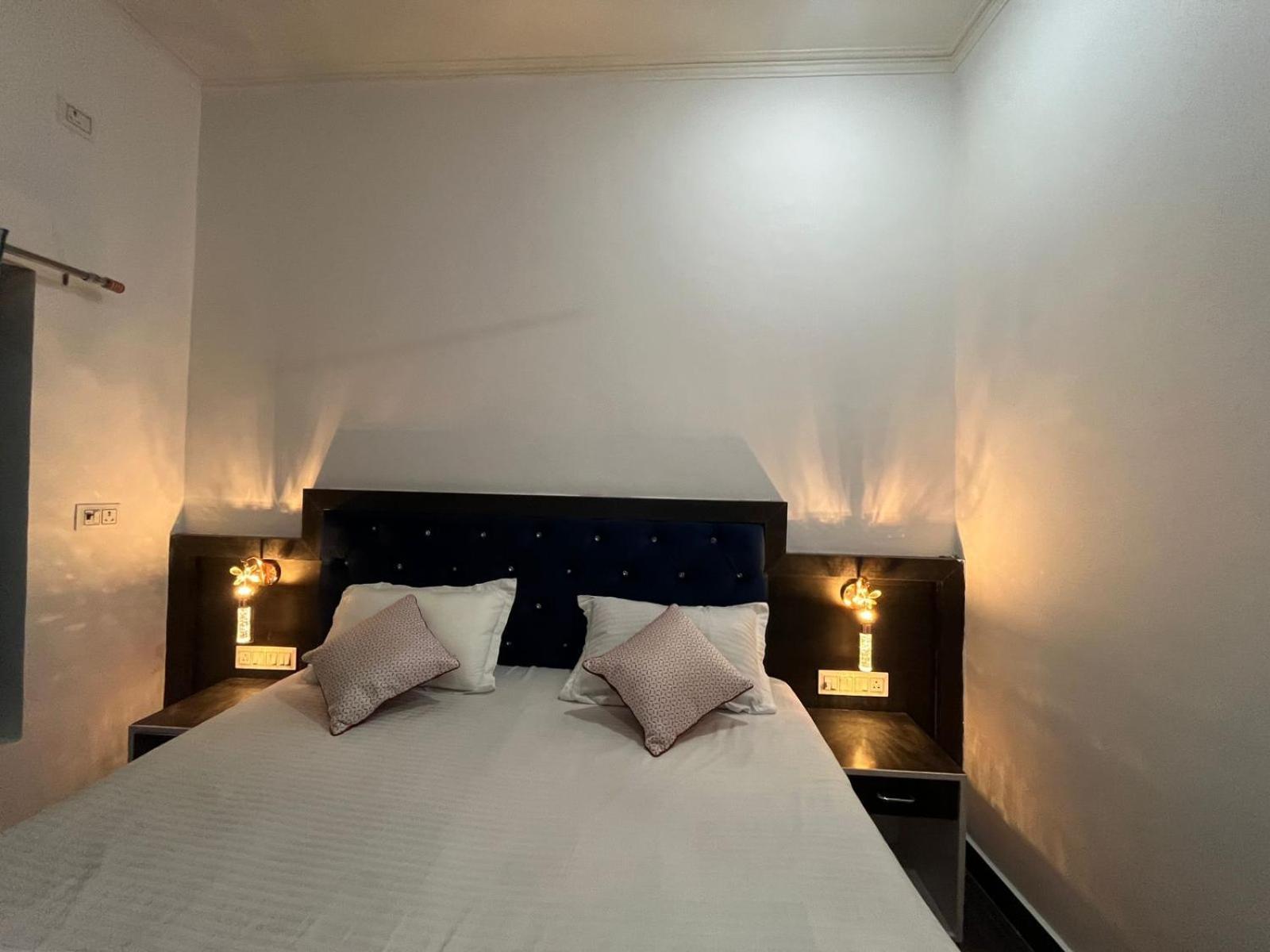 La Calma Homestay Кхаджурахо Экстерьер фото