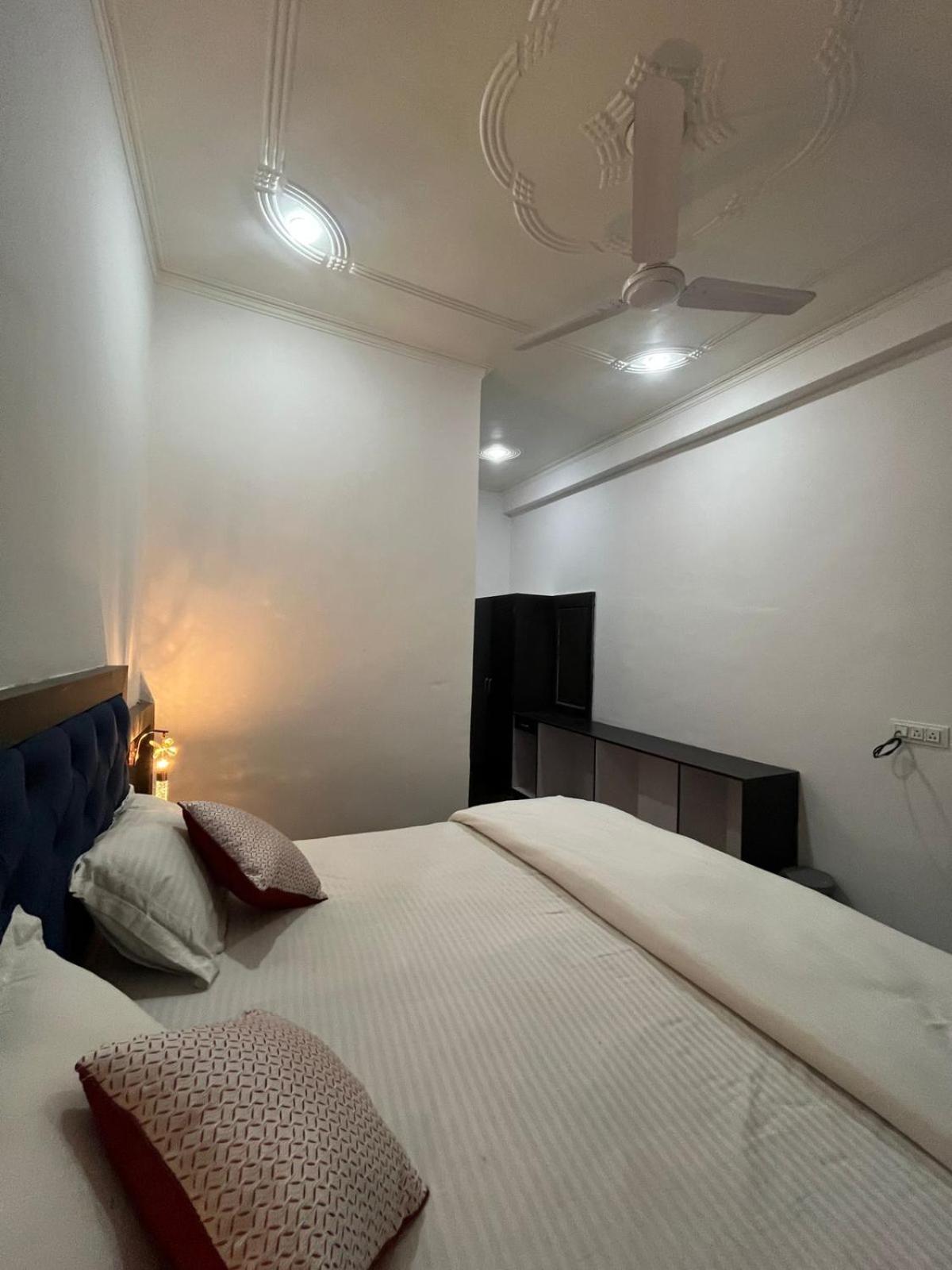 La Calma Homestay Кхаджурахо Экстерьер фото